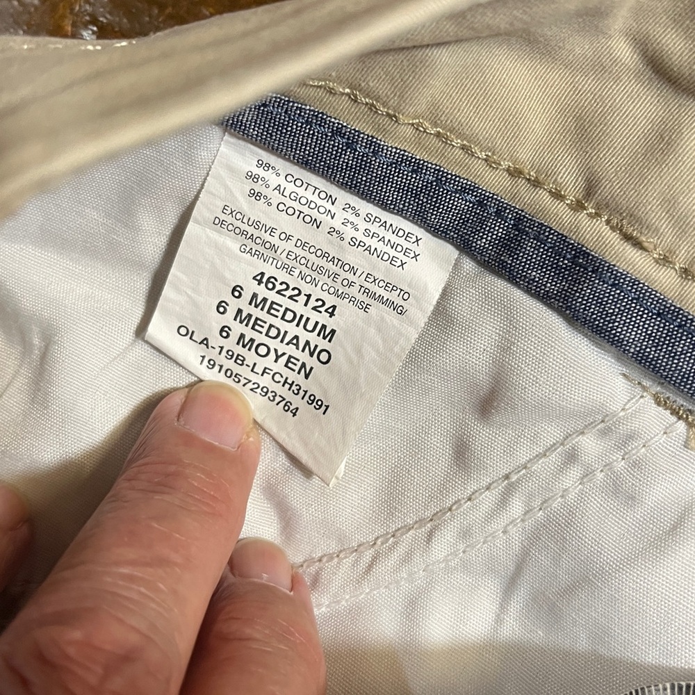 Lee khahi shorts size 6. Regular fit mid rise. 6” inseam - Picture 3 of 6